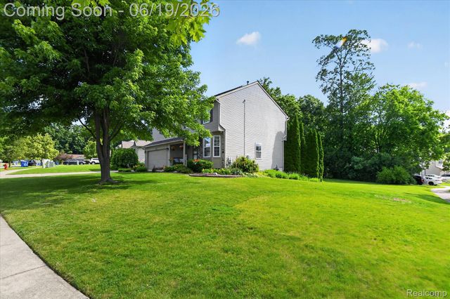 2718 Moosewood Drive, Waterford Charter Township, MI 48329