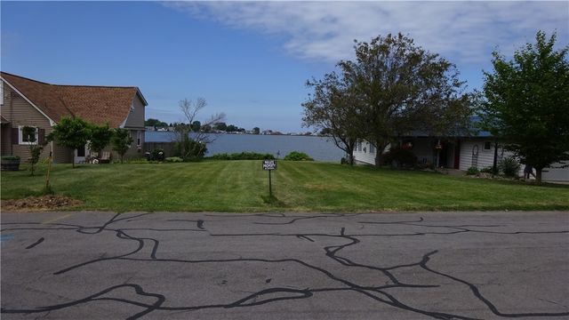 95 Shore Vista Drive, Greece, NY 14612