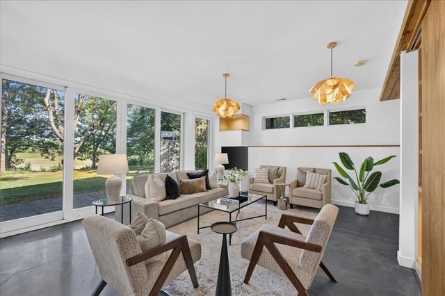 4061 Thornoaks Drive, Ann Arbor, MI 48104