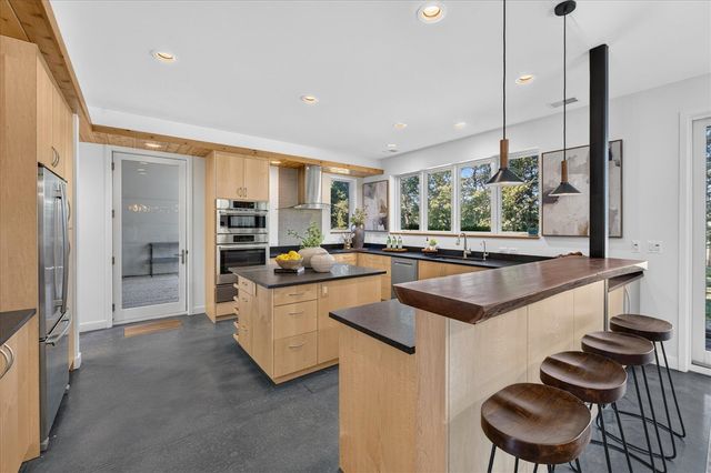 4061 Thornoaks Drive, Ann Arbor, MI 48104