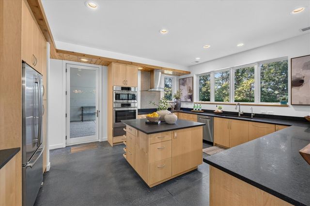 4061 Thornoaks Drive, Ann Arbor, MI 48104