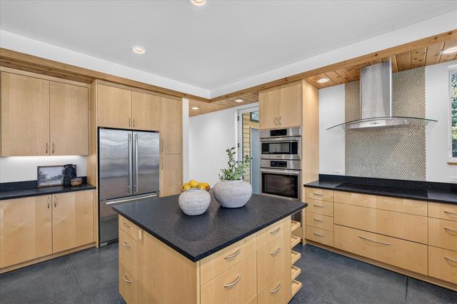 4061 Thornoaks Drive, Ann Arbor, MI 48104