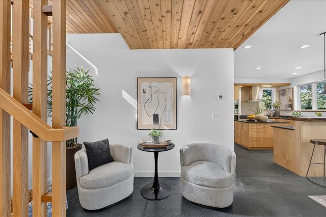 4061 Thornoaks Drive, Ann Arbor, MI 48104