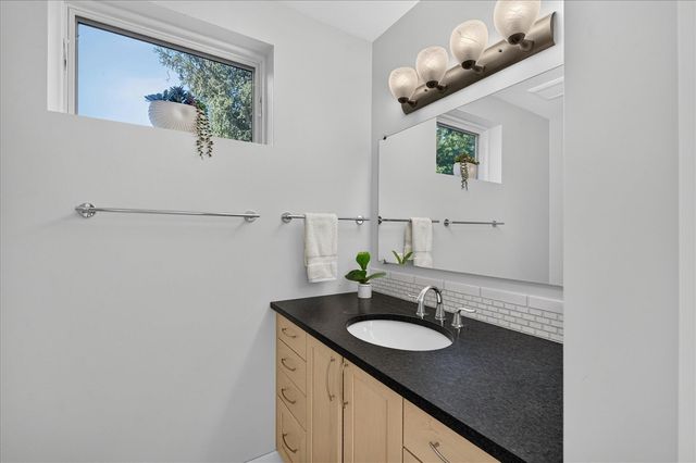 4061 Thornoaks Drive, Ann Arbor, MI 48104