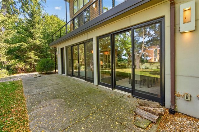 4061 Thornoaks Drive, Ann Arbor, MI 48104