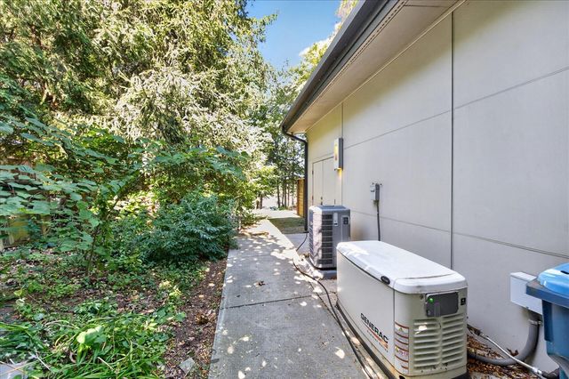 4061 Thornoaks Drive, Ann Arbor, MI 48104