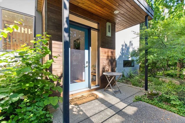 4061 Thornoaks Drive, Ann Arbor, MI 48104