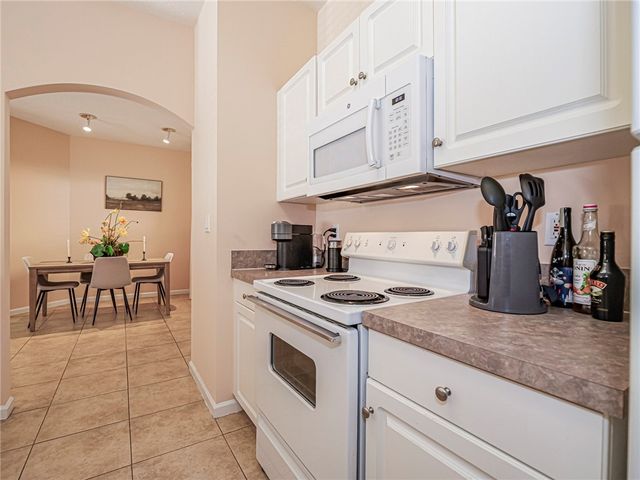 5020 Fairways Circle J208, Vero Beach, FL 32967