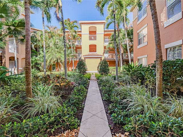 5020 Fairways Circle J208, Vero Beach, FL 32967