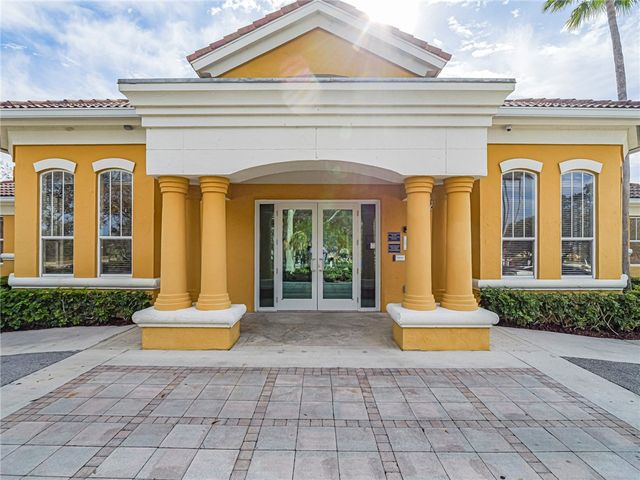 5020 Fairways Circle J208, Vero Beach, FL 32967