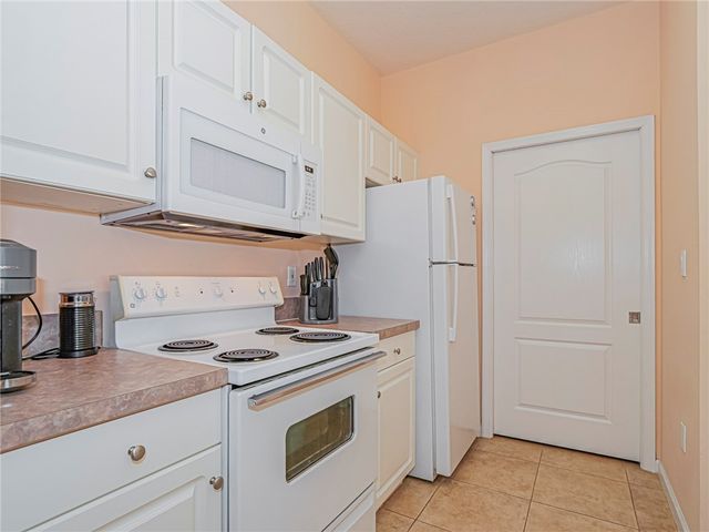 5020 Fairways Circle J208, Vero Beach, FL 32967