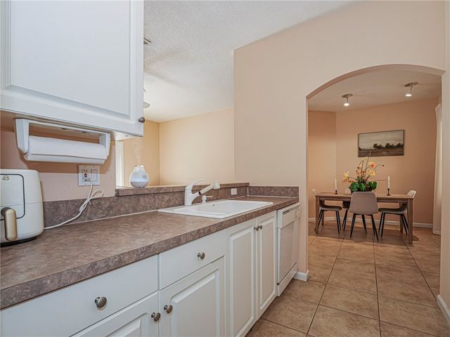 5020 Fairways Circle J208, Vero Beach, FL 32967