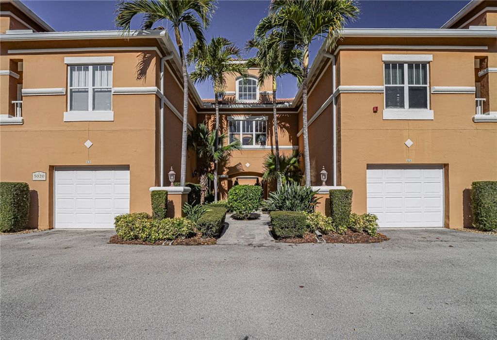 5020 Fairways Circle J208, Vero Beach, FL 32967