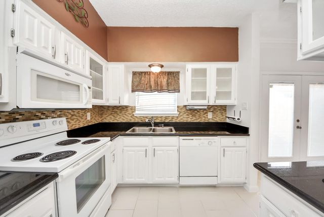 12400 Brookglade Circle 33, Houston, TX 77099