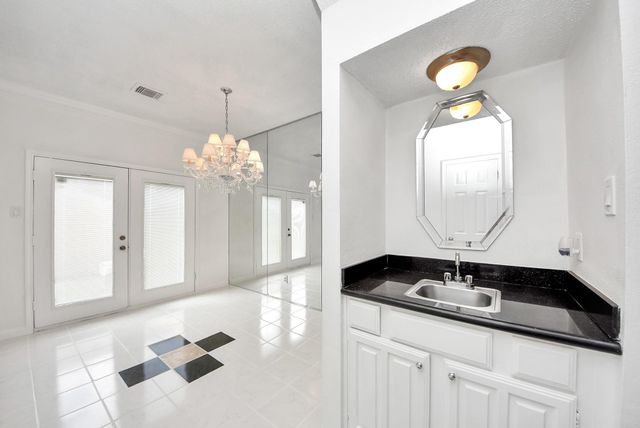 12400 Brookglade Circle 33, Houston, TX 77099