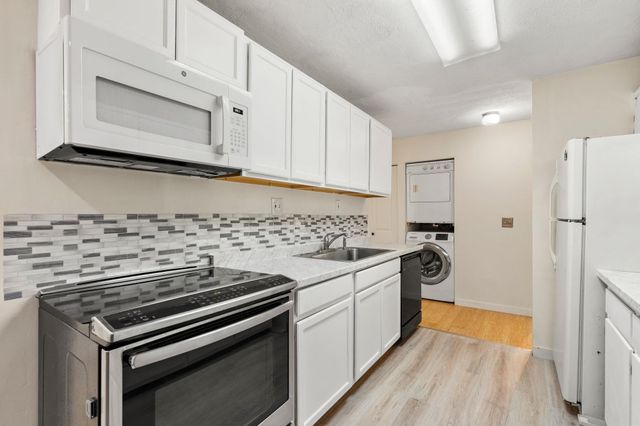 310 Brook Village Rd Apt 41, Nashua, NH 03062