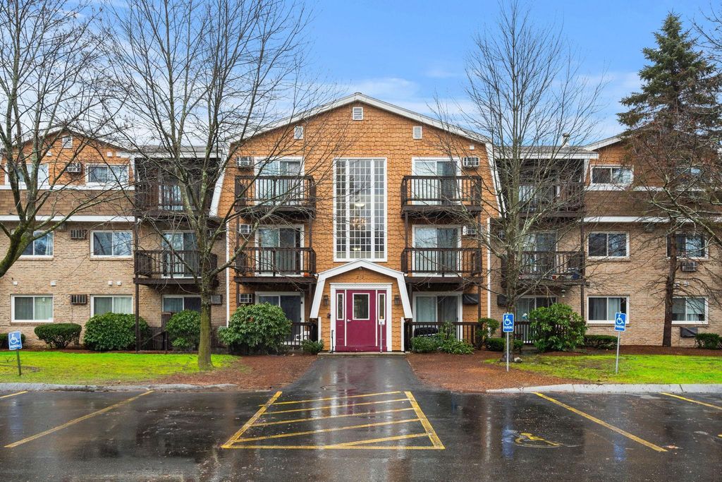 310 Brook Village Rd Apt 41, Nashua, NH 03062