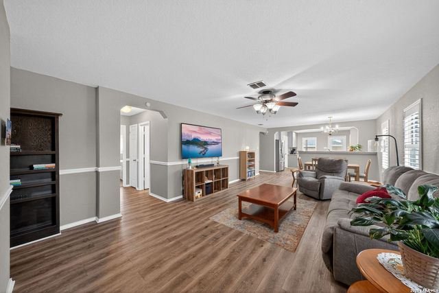 208 Passerina, Selma, TX 78154