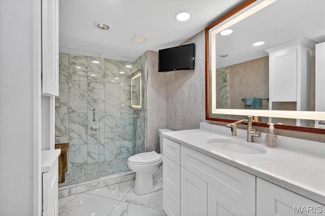 900 S Hanley Road 6C, Clayton, MO 63105