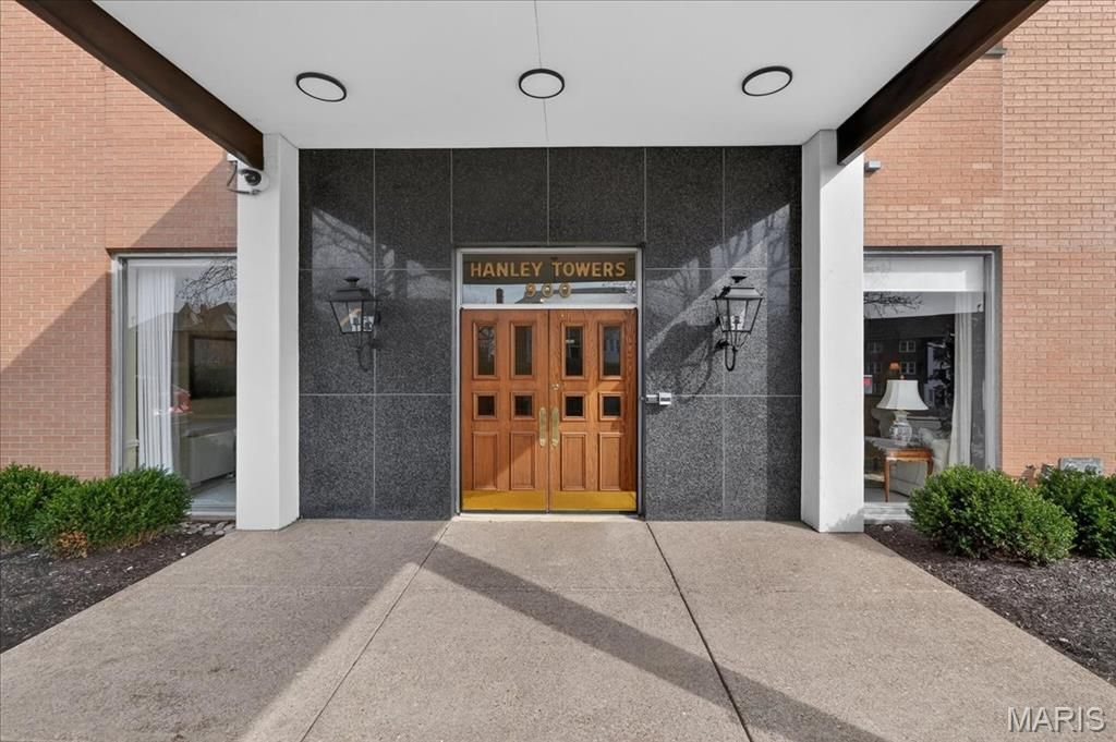 900 S Hanley Road 6C, Clayton, MO 63105