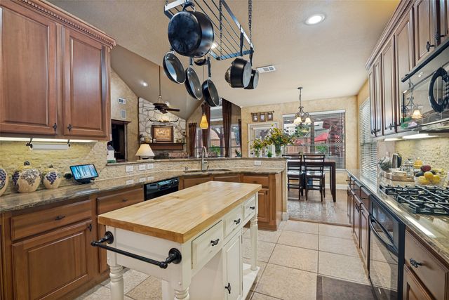 608 Chalk Hill Lane, Murphy, TX 75094