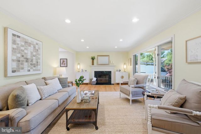 2101 REYNOLDS ST, Falls Church, VA 22043