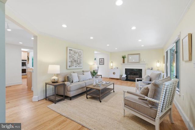 2101 REYNOLDS ST, Falls Church, VA 22043