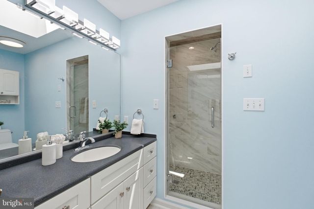 2101 REYNOLDS ST, Falls Church, VA 22043