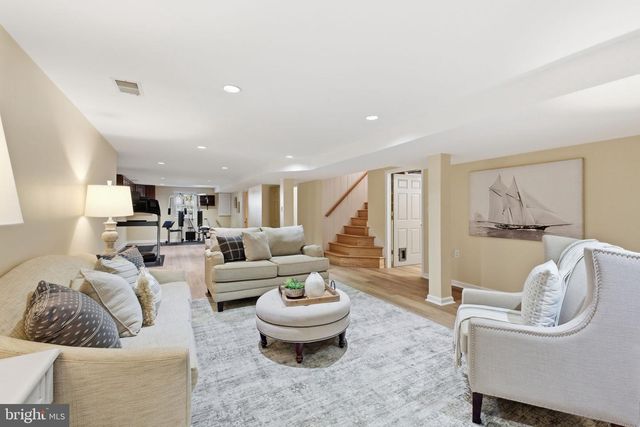 2101 REYNOLDS ST, Falls Church, VA 22043