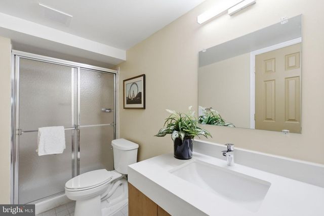 2101 REYNOLDS ST, Falls Church, VA 22043