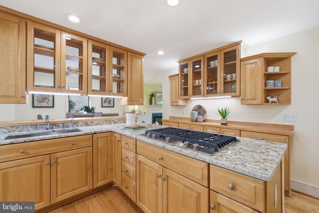 2101 REYNOLDS ST, Falls Church, VA 22043