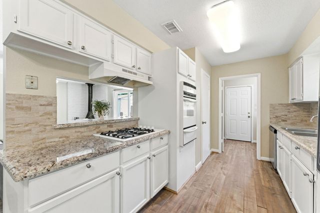 10820 Longleaf Drive, Conroe, TX 77385