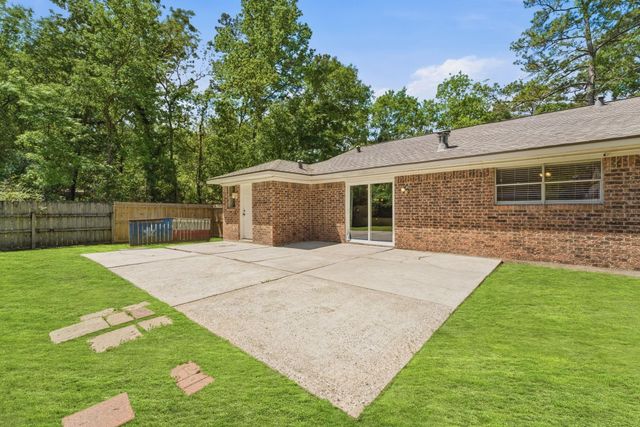 10820 Longleaf Drive, Conroe, TX 77385