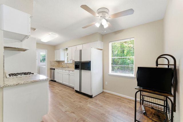 10820 Longleaf Drive, Conroe, TX 77385