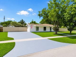 19225 Bel Aire Dr, Cutler Bay, FL 33157