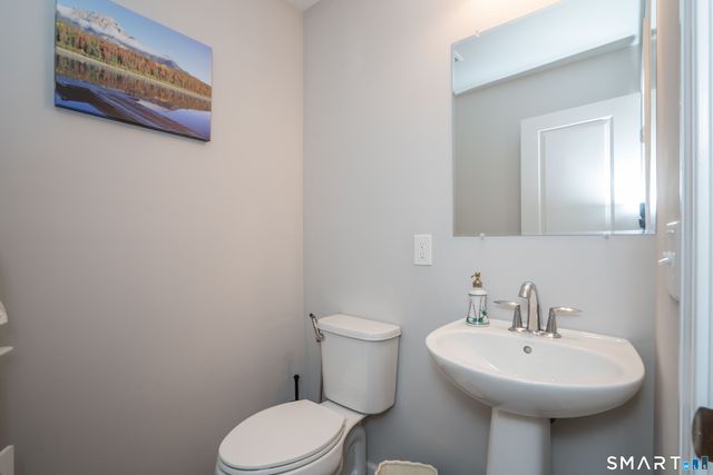 24 Hendricks Lane, Simsbury, CT 06070