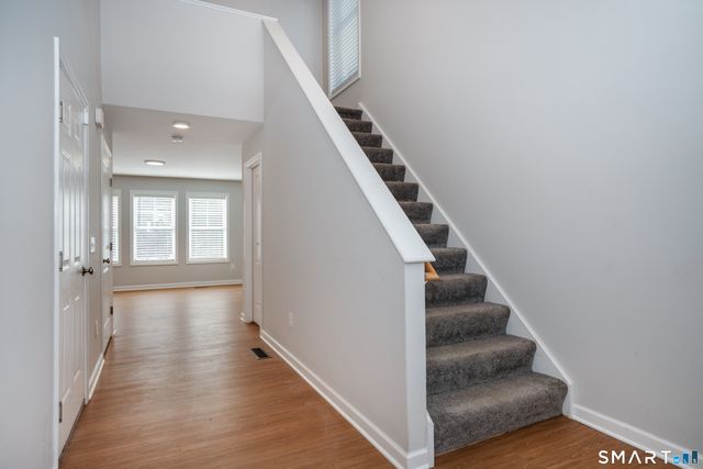 24 Hendricks Lane, Simsbury, CT 06070