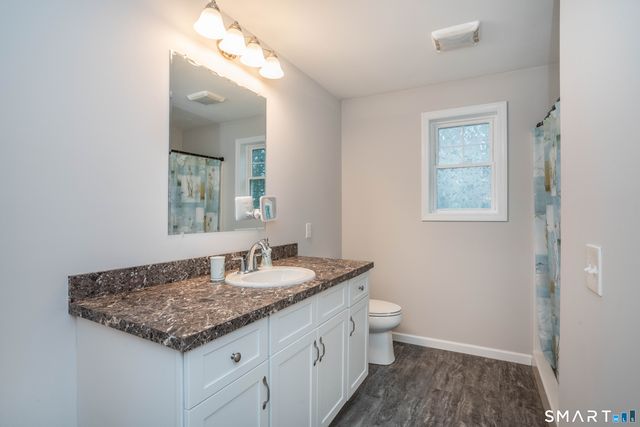 24 Hendricks Lane, Simsbury, CT 06070