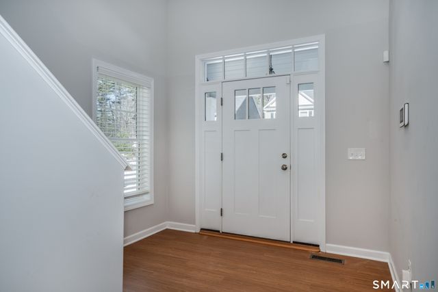 24 Hendricks Lane, Simsbury, CT 06070