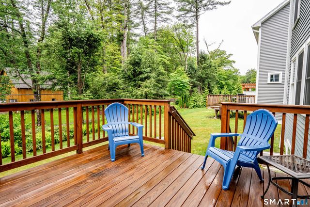 24 Hendricks Lane, Simsbury, CT 06070