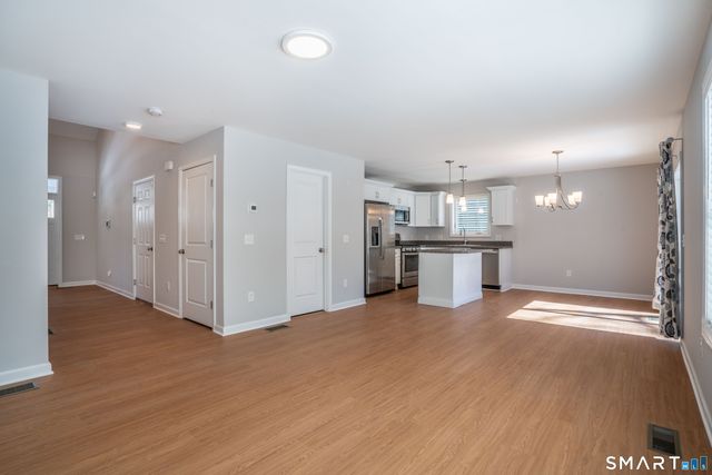 24 Hendricks Lane, Simsbury, CT 06070