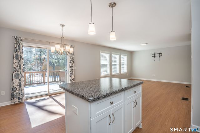 24 Hendricks Lane, Simsbury, CT 06070