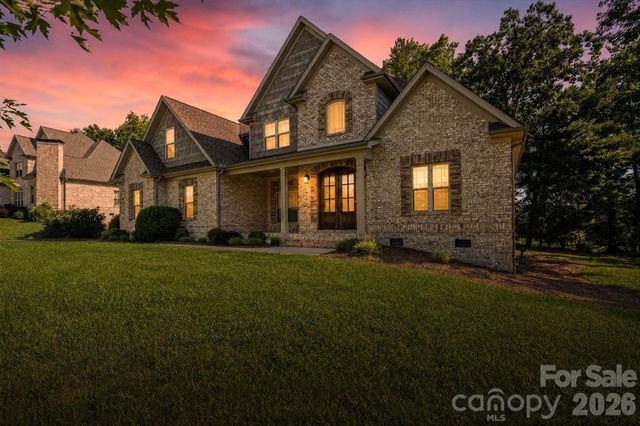 708 Players Ridge Road, Hickory, NC 28601