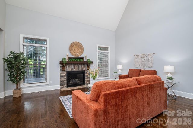 708 Players Ridge Road, Hickory, NC 28601