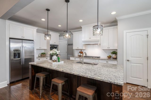 708 Players Ridge Road, Hickory, NC 28601