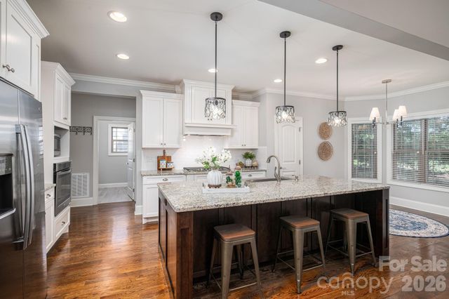 708 Players Ridge Road, Hickory, NC 28601
