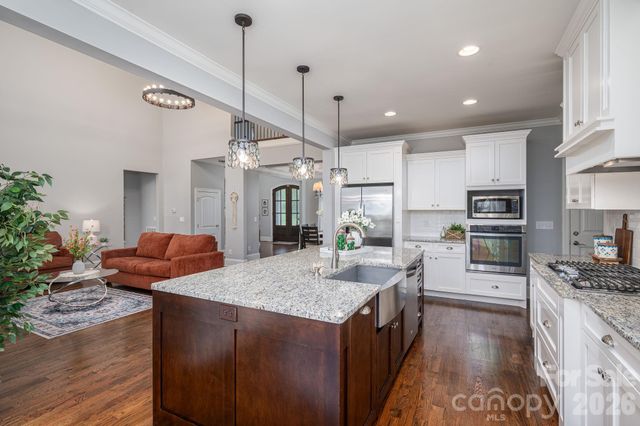 708 Players Ridge Road, Hickory, NC 28601