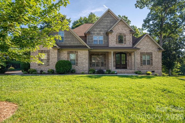 708 Players Ridge Road, Hickory, NC 28601