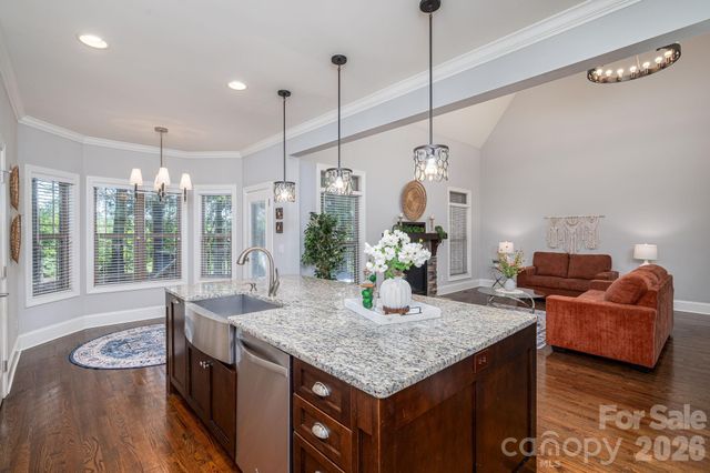 708 Players Ridge Road, Hickory, NC 28601