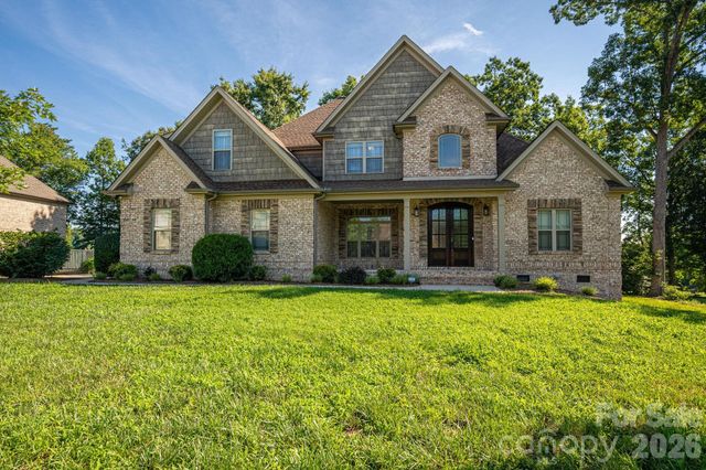 708 Players Ridge Road, Hickory, NC 28601